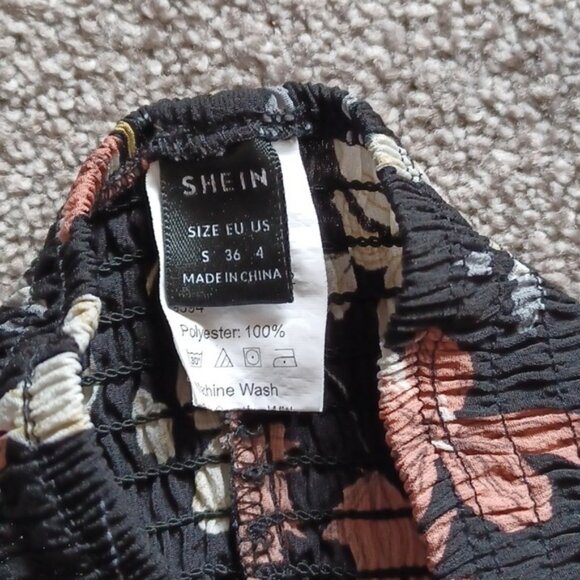 Shein small shorts - Picture 2 of 2